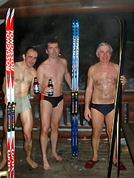 Faut pas oublier de s'hydrater pendant un sauna, au frais de préférence : bière par -15°C ...