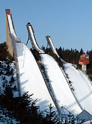 Les voici : lesz fameux tremplins de Lahti.
