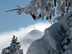 Brumes sur la croix du Mézenc.