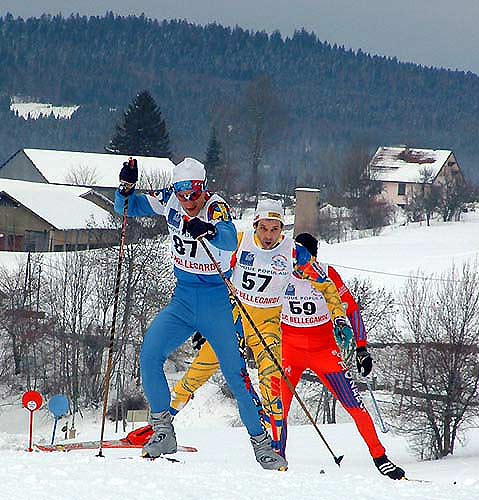 Un superbe parcours sur piste homologuée FFS : Pierre (87) emmène le groupe en côte.