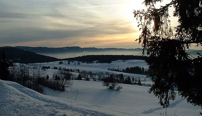 Giron vu depuis la Croix, soleil couchant...