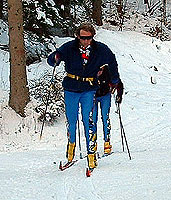 En forêt Jean et Jacky (derrière) jouent à cache-cache dans les relances des Beurrières.