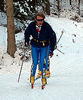 En forêt Jean et Jacky (derrière) jouent à cache-cache dans les relances des Beurrières.