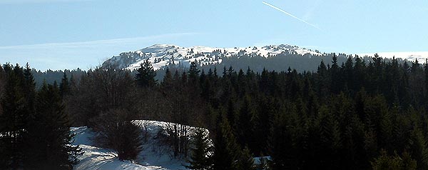 Enfin de la neige et du soleil au pied du Crêt de la neige...