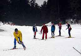 Serge en plein lancer de chaussure : attention au double appui ! Cela manque encore d'équilibration !
