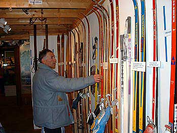 Tu veux changer de skis Roland ? Tu as le choix : la collection commence en 1920 !